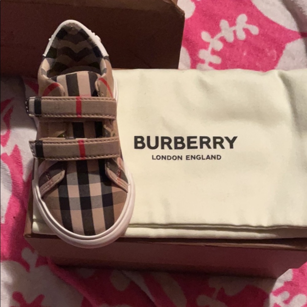 Burberry toddler strap sneaker